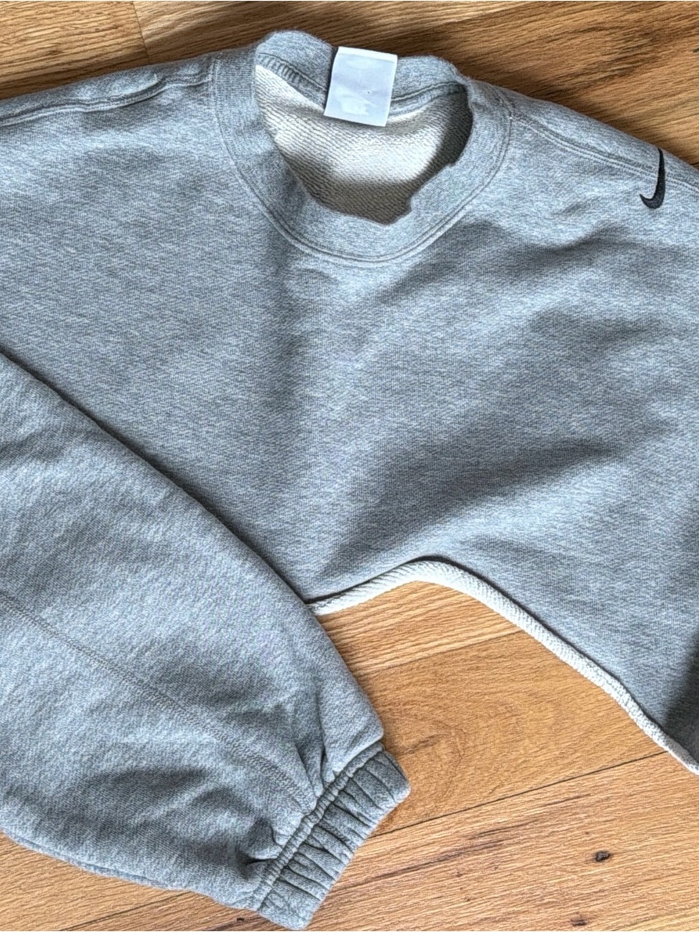 Nike Extra cropped Women’s Gray Crewneck Sweatshirt
